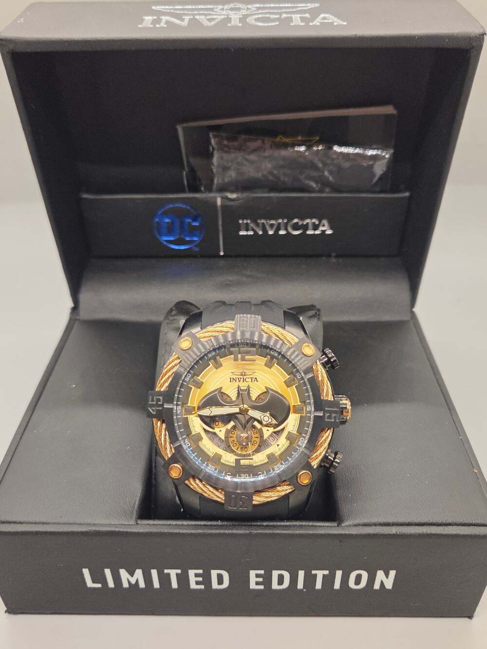 NEW Invicta DC Comics Batman Chronograph Quartz Watch (Model 33165) Limited